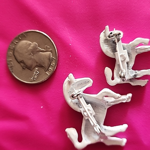 Zebra Pin Set - Picture 2 of 3